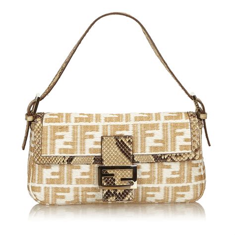 baguette fendi misure|fendi baguette second hand.